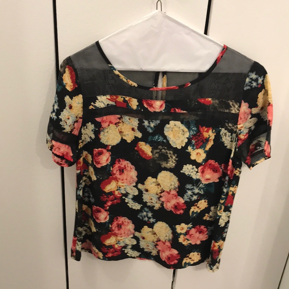 Flower black top